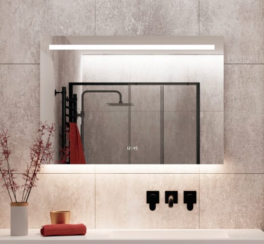 Luxe badkamerspiegel met vele opties en fraaie sfeerverlichting aan de onderzijde