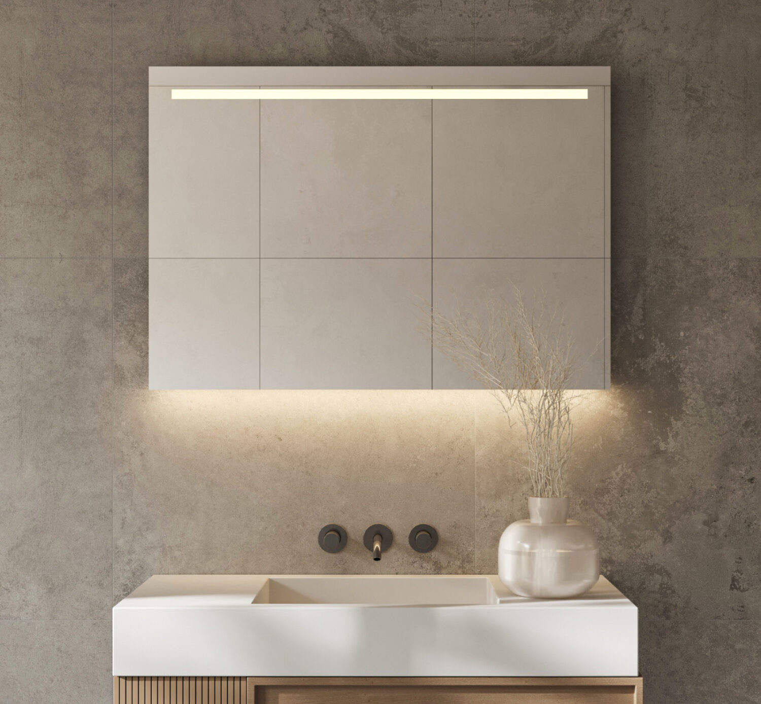 Deze stijlvolle, strakke badkamer spiegel is van alle gemakken voorzien, zoals verlichting, spiegelverwarming en een sensor schakelaar met dimfunctie