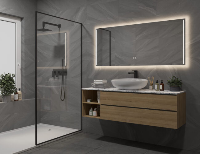 Deze design badkamer spiegel is 140 cm breed en 70 cm hoog