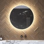 Deze 80 cm ronde badkamer spiegel is van alle gemakken voorzien, zoals: ambient verlichting, spiegelverwarming, dimfunctie en instelbare lichtkleur