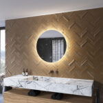 De spiegel wordt volledig aansluitklaar geleverd en is met de meegeleverde instructie en ophangmaterialen eenvoudig aan de wand te monteren