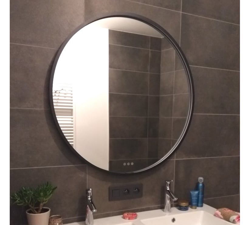 aansporing zeemijl Mannelijkheid Ronde badkamerspiegel met LED verlichting, touch sensor, dimfunctie en mat  zwart frame 90x90 cm - Designspiegels