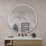 Grote ronde badkamer spiegel, afgewerkt met een hoogwaardig zwart frame en uitgevoerd met verlichting, spiegelverwarming, instelbare lichtkleur en dimfunctie