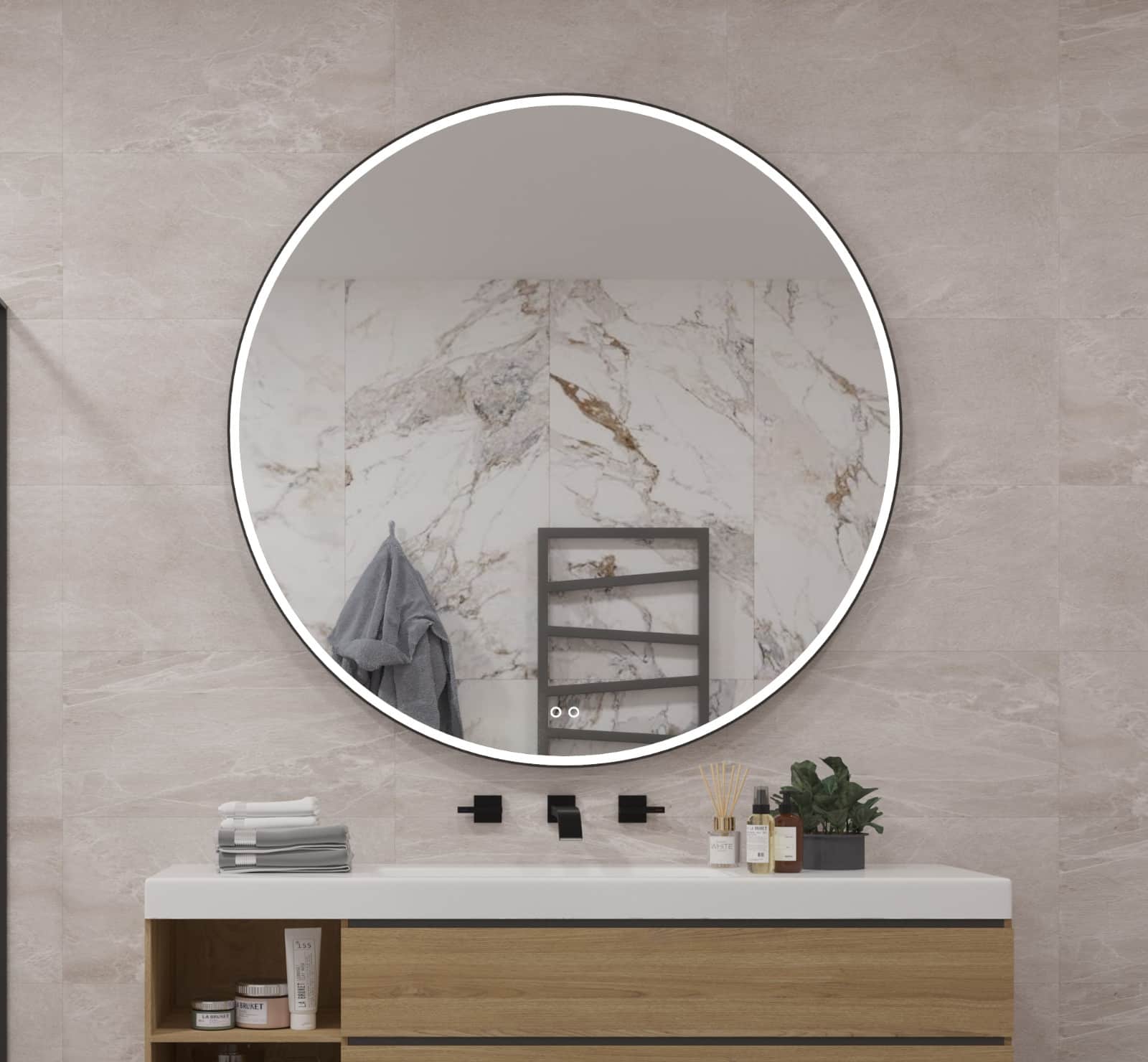 Grote ronde badkamer spiegel, afgewerkt met een hoogwaardig zwart frame en uitgevoerd met verlichting, spiegelverwarming, instelbare lichtkleur en dimfunctie