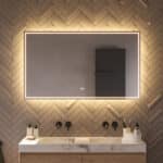 Populair model badkamerspiegel met dimbare verlichting, verwarming en dubbele touch sensor voor onder andere het instellen van de gewenste lichtkleur, handig!