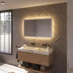 De geïntegreerde spiegelverwarming schakelt automatisch mee met de verlichting en voorkomt dat de spiegel beslaat na bv het douchen, handig!