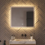 Deze populaire, rechthoekige badkamer spiegel is van alle gemakken voorzien, zoals: verlichting, spiegelverwarming, dimfunctie en een instelbare lichtkleur