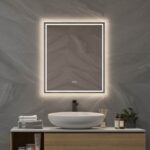 Smalle, verwarmde badkamerspiegel met verlichting en touch schakelaar met instelbare lichtkleur en dimfunctie