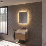 De geïntegreerde spiegelverwarming schakelt automatisch mee met de verlichting en voorkomt dat de spiegel beslaat na bv het douchen, handig!