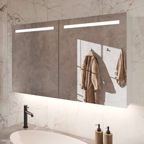 Bij deze aluminium spiegelkast is zowel de verlichting als de verwarming volledig in de deuren geïntegreerd