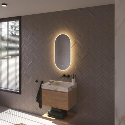 Le miroir est livré entièrement prêt à être raccordé et se fixe facilement au mur à l'aide des instructions et du matériel d'accrochage fournis.