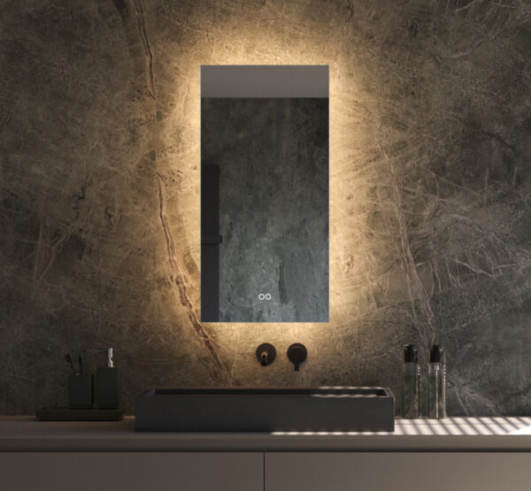 Stijlvolle verticale badkamerspiegel met dimbare verlichting, instelbare lichtkleur en spiegelverwarming