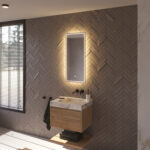 De geïntegreerde spiegelverwarming schakelt automatisch mee met de verlichting en voorkomt dat de spiegel beslaat na bv het douchen, handig!