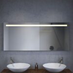 deze spiegel is voorzien van warm witte LED verlichting
