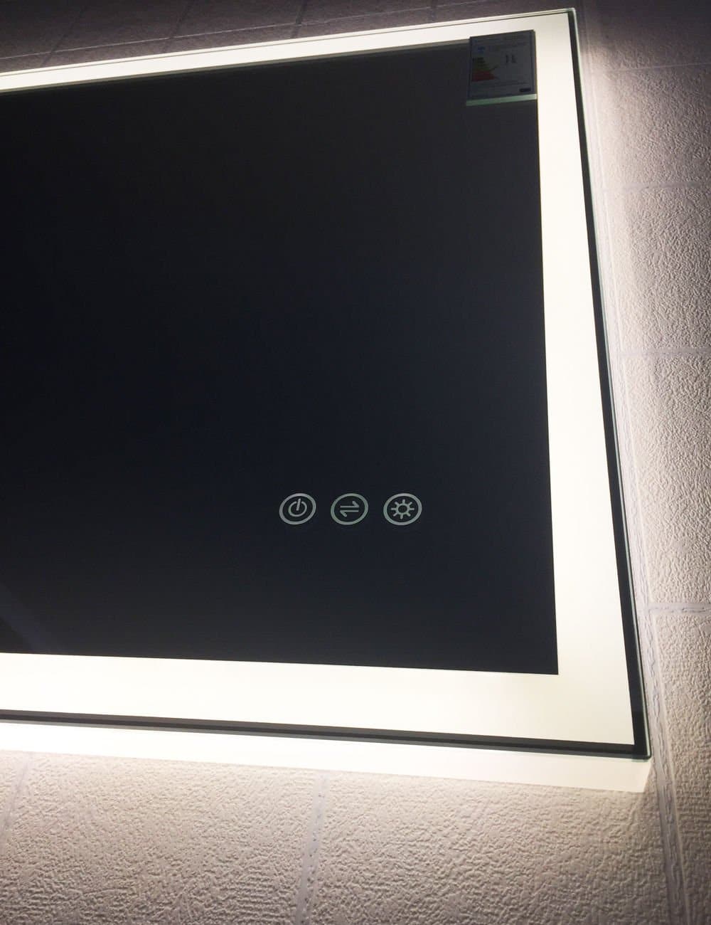 De 3 touchknoppen bevinden zich aan de rechter onderzijde van de spiegel