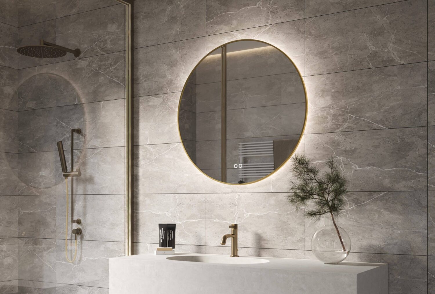 Deze luxe messing spiegel heeft een diameter van 80 cm