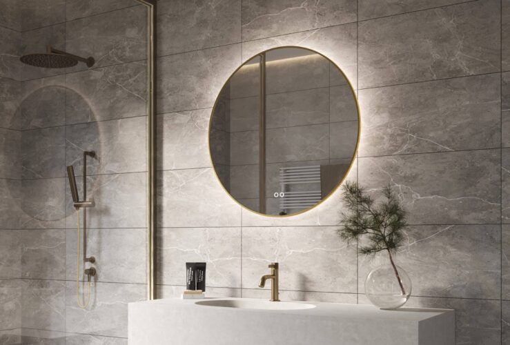 Deze luxe messing spiegel heeft een diameter van 80 cm