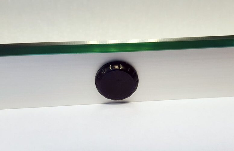 Optie sensor schakelaar: met een handbeweging onderlangs de sensor wordt de verlichting in en uit geschakeld (geen timer)