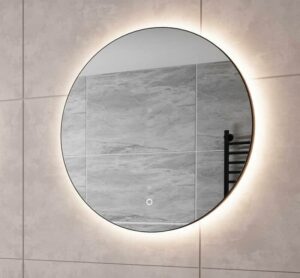 Ronde zwarte badkamer spiegel met led verlichting op grijze tegel