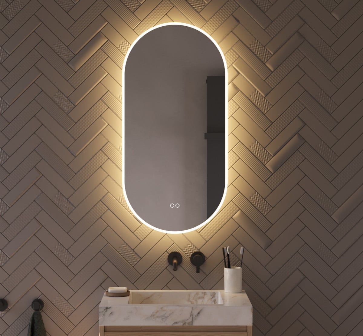 Ce miroir ovale étroit pour salle de bain est entièrement équipé, comme par exemple : éclairage et chauffage intégrés, fonction de gradation, couleur de lumière réglable et double commande tactile.