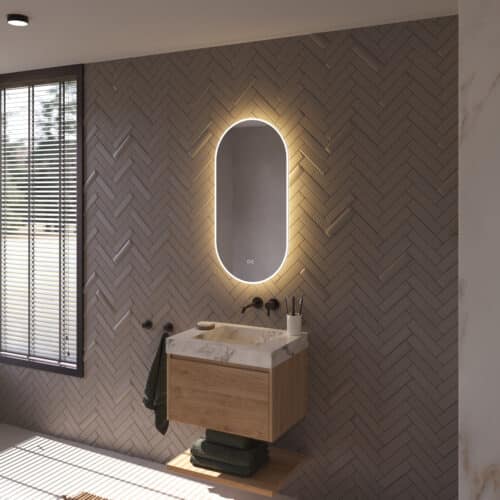 Le miroir est livré entièrement prêt à être raccordé et se fixe facilement au mur à l'aide des instructions et du matériel d'accrochage fournis.