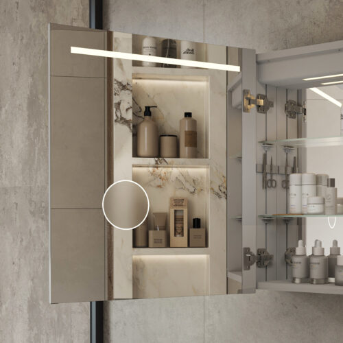 Aan de binnenzijde van de deur bevindt zich een geïntegreerde make-up spiegel met verlichting, handig!