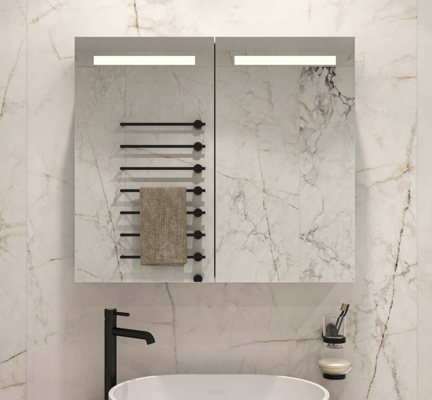 Luxe aluminium badkamer spiegelkast, uitgevoerd met verlichting, spiegelverwarming en 2 geaarde stopcontacten