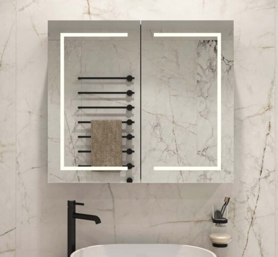 Luxe aluminium badkamer spiegelkast, uitgevoerd met verlichting, spiegelverwarming en 2 geaarde stopcontacten