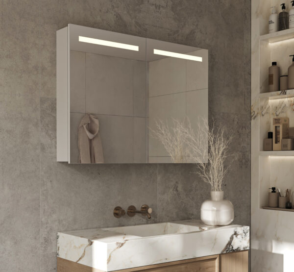 Stijlvolle aluminium badkamer spiegelkast met in de deuren geïntegreerde verlichting en spiegelverwarming
