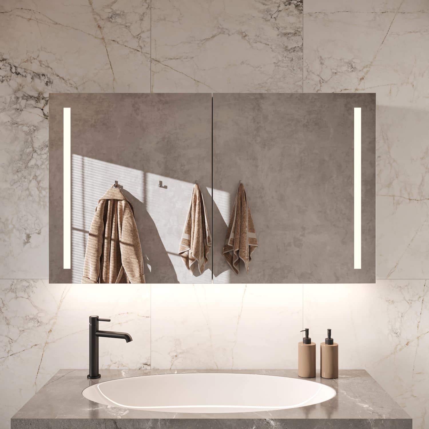 Deze alu badkamer spiegelkast is 120 cm breed en 70 cm hoog