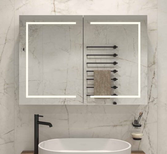 Aluminium design spiegelkast met geïntegreerde verlichting, verwarming en 2 geaarde stopcontacten