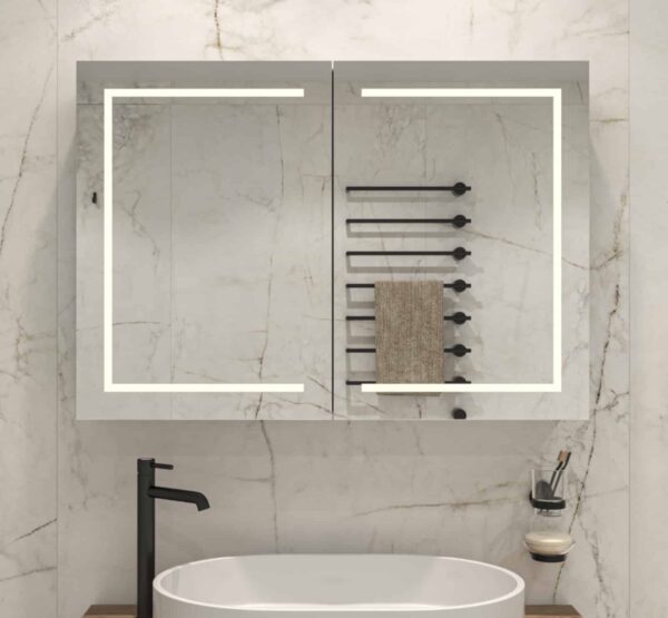 Aluminium design spiegelkast met geïntegreerde verlichting, verwarming en 2 geaarde stopcontacten