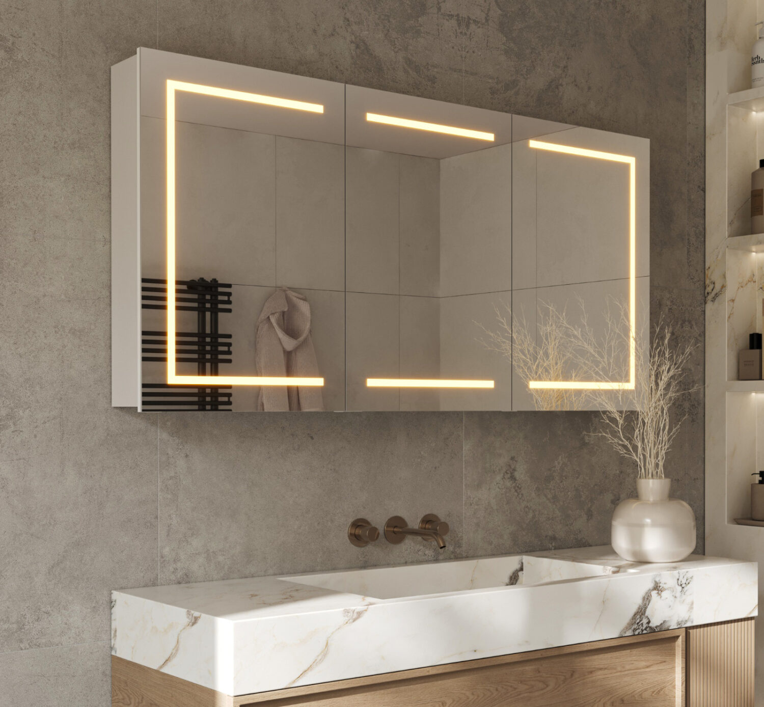 Luxe aluminium badkamerspiegelkast, voorzien van alle gemakken, zoals: verlichting, spiegelverwarming, 2 stopcontacten met USB en sensor bediening
