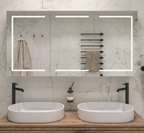 Luxe design spiegelkast, uitgevoerd met verlichting, spiegelverwarming en 2 geaarde stopcontacten