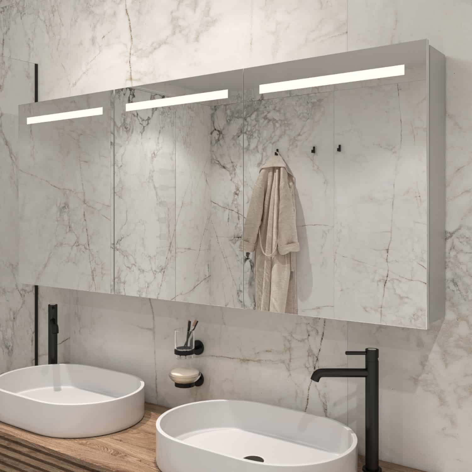 Deze alu badkamer spiegelkast is 160 cm breed en 70 cm hoog