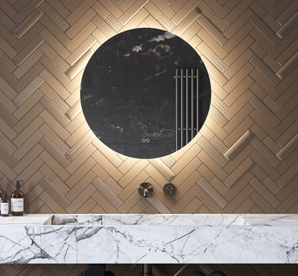 Deze 70 cm ronde badkamer spiegel is van alle gemakken voorzien, zoals: ambient verlichting, spiegelverwarming, dimfunctie en instelbare lichtkleur