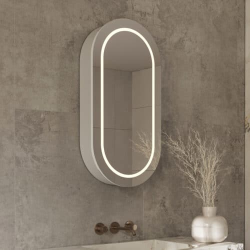 Het chassis van deze spiegelkast bestaat volledig uit aluminium. Dit oogt erg stijlvol en is uitermate geschikt voor gebruik in de badkamer