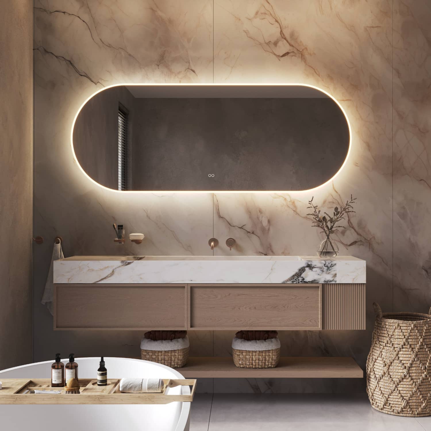 Deze fraai afgewerkte brede design spiegel is 180 cm breed, 70 cm hoog en slechts 3 cm diep