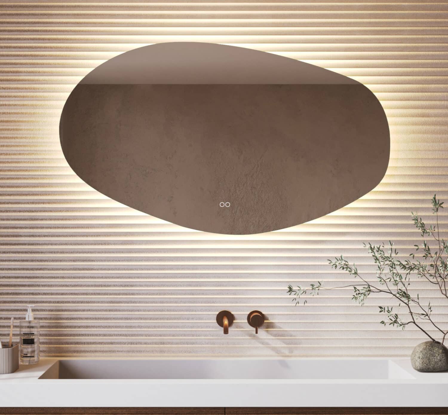 Deze trendy badkamer spiegel met organische vorm is van alle gemakken voorzien, zoals: ambi verlichting, spiegelverwarming, dimfunctie en een instelbare lichtkleur