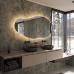 Le chauffage des miroirs intégré s'active automatiquement avec l'éclairage et évite que le miroir ne se condense après, par exemple, une douche, pratique !
