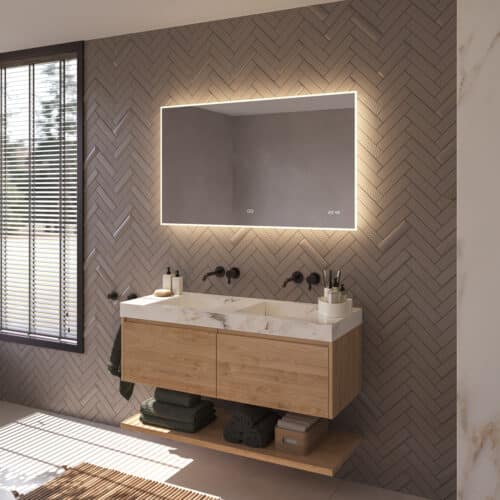 Le miroir est livré entièrement prêt à être raccordé et se fixe facilement au mur à l'aide des instructions et du matériel d'accrochage fournis.