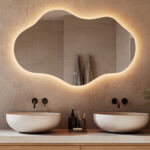 Fraaie asymmetrische spiegel voor in de badkamer van 120 cm breed, uitgevoerd met dimbare verlichting, instelbare lichtkleur, spiegelverwarming en dubbele touch schakelaar