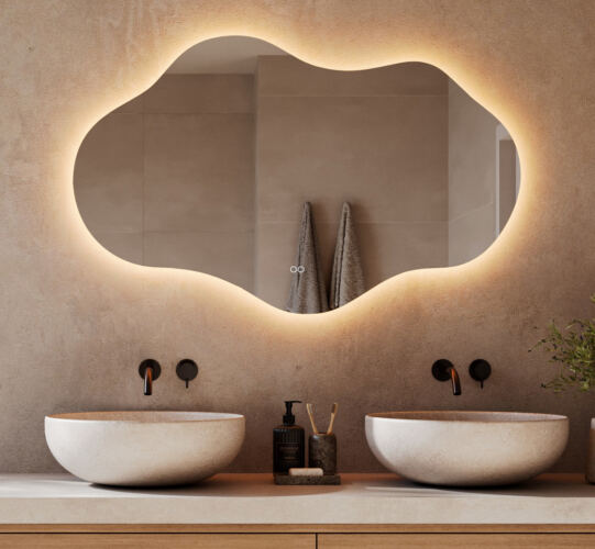 Fraaie asymmetrische spiegel voor in de badkamer van 120 cm breed, uitgevoerd met dimbare verlichting, instelbare lichtkleur, spiegelverwarming en dubbele touch schakelaar
